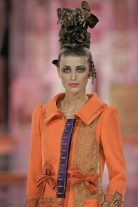 1928662210_ChristianLacroix2005HauteCouture27.thumb.jpg.0e0534a8ab4a3724237ea01f885fa35e.jpg