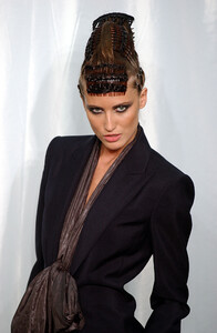 1931952905_JeanPaulGaultier2004HauteCouture57.thumb.jpg.e26a177acfe1145052b14538636181d7.jpg