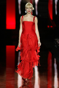 1937780708_Valentino2003HauteCouture408.thumb.jpg.7fa611f404c45801f4740c17a04510c8.jpg