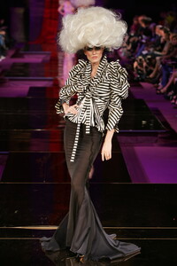 1941170523_ChristianLacroix2004HauteCouture198.thumb.jpg.1a207ddc0521dd4b2492452ad93beff9.jpg