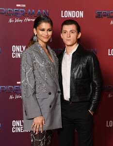 Zendaya+Coleman+Spiderman+No+Way+Home+Photocall+GkYWh_eFfMwx.jpeg