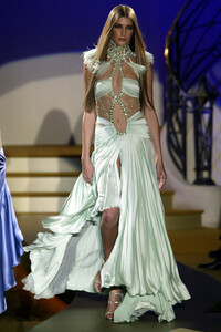 1949164291_GianniVersace2004HauteCouture129.thumb.jpg.04e677740f6dc0ef24940db5be1e31d8.jpg