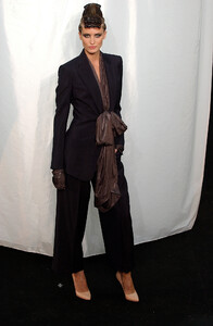 1958782965_JeanPaulGaultier2004HauteCouture55.thumb.jpg.786290cf0cc8cfd3af936034f7306ca5.jpg