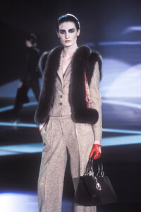 1979322268_Valentino2001WomenRTW142.thumb.jpg.c395417d17c2d9f0f70b420c244a3ee2.jpg