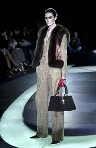 198817824_Valentino2001WomenRTW33.thumb.jpg.3a74faf3adf7fb3c08b6613ccf08183f.jpg