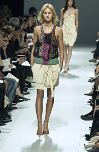 199891773_Balenciaga2002WomenRTW25.thumb.jpg.ff6d447edf838b8d18e9bd797922dd27.jpg