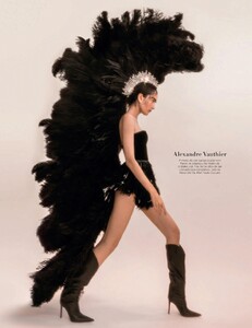 2021-11-01_Harpers_Bazaar_Espana-page-006.jpg