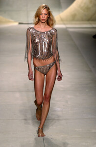 2024305769_PacoRabanne2003WomenRTW3.thumb.jpg.2296d0234bd96339ed129d06520d41c5.jpg