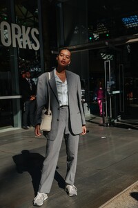 2026991129_vogue_com.au94a9054c9e232b5e58e82b2af935c839.thumb.jpeg.96e1b42e42141663b4ae00730964d298.jpeg