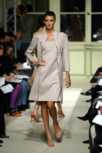 2031794945_RalphRucci2004HauteCouture69.thumb.jpg.14aa4de1e654871142ee427471d197c0.jpg