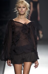 2038113038_AlbertaFerretti2002WomenRTW5.thumb.jpg.a8aaba70456f8147402bb1230d8fb4e9.jpg