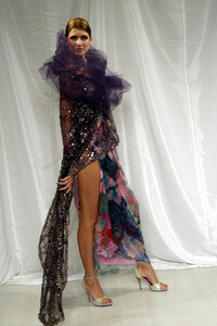 2051166466_EmanuelUngaro2004HauteCouture104.thumb.jpg.f86b1e25efc76ded7af9cf56e3274711.jpg