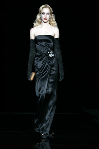 2070108599_Valentino2005HauteCouture64.thumb.jpg.4a0da060cb260146f7e7ba44906bf065.jpg