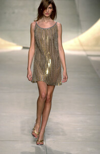 207488916_PacoRabanne2003WomenRTW67.thumb.jpg.13a4f29438e960424d21067970290c0b.jpg