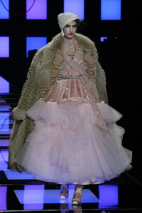 2076996643_ChristianDior2003HauteCouture279.thumb.jpg.eb15d727210d456c811e7f9ecd80b049.jpg