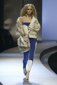 2087870646_VersusbyDonatella2003WomenRTW9.thumb.jpg.6b72528b3cde2b410fc7c7705d20693d.jpg