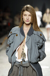 209112961_VivienneWestwood2003WomenRTW15.thumb.jpg.8233d2e09fa9d2b196a06cedf3a5bf5a.jpg