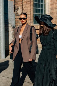 210603_sydney-fw-resort22_016-720-1980x2970.thumb.jpeg.fbc9d6b6daee95f9bc5cdc40460f4f4e.jpeg