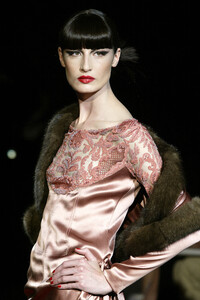 2118339846_Valentino2003HauteCouture287.thumb.jpg.ad93ee5ec2ade8ea2e2d6c59a9171571.jpg