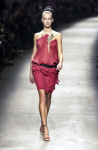 2123820212_Lanvin2003WomenRTW157.thumb.jpg.637ee735238955f288a7f5033eb193b6.jpg