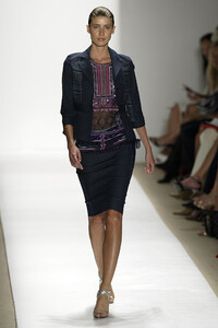 2135712327_VivienneTam2005WomenRTW29.thumb.jpg.b5093e82dbe65925efc47ad90c90f81a.jpg