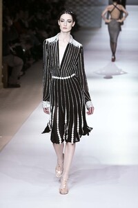 2136038612_JeanPaulGaultier2003HauteCouture12.thumb.jpg.03599c0f70bb0bfd1db58fbdec594155.jpg