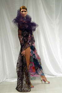 2139776886_EmanuelUngaro2004HauteCouture105.thumb.jpg.f0e186a3848b8d12a23cd45212f40700.jpg