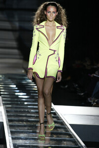 216185828_GianniVersace2002HauteCouture103.thumb.jpg.bf3f91dc7ae8be6d5c39c1e4c7216026.jpg