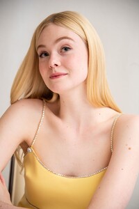 elle_fanning_08 (2).jpg