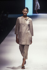 237865366_SalvatoreFerragamoSpring19992.thumb.jpg.7dee0096dedc1bd876c35b33f352e83e.jpg
