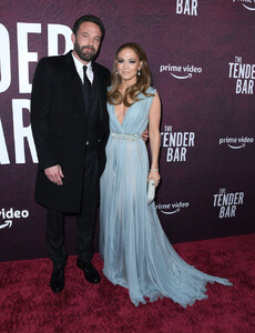 247597349_jenniferlopezandbenaffleckatamazonstudiosthetenderbarlapremiere2021glamstyled12.thumb.jpg.5047eccb5b1f8d74701d6a7df40bbb5f.jpg