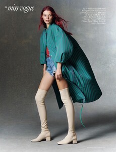 Vogue Paris No. 1023 - Décembre 2021 - Janvier 2022-page-003.jpg