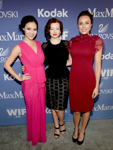 Jessica+McNamee+Arrivals+Crystal+Lucy+Awards+MYgIye5rUwex.jpg