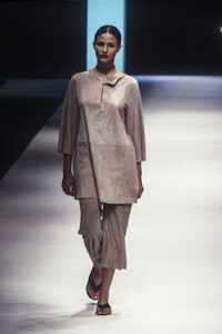 259823858_SalvatoreFerragamoSpring19991.thumb.jpg.66baa92e7521503be0a594825cc4512f.jpg