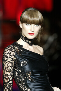 298338686_Valentino2003HauteCouture480.thumb.jpg.e76012b223a07126c7cbebb04356c37e.jpg
