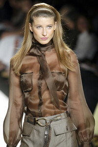 305267517_CarolinaHerrera2003WomenRTW34.thumb.jpg.72c642cd0855e7b88b22de30795621e6.jpg