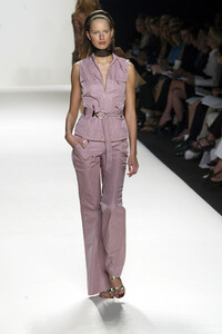 321304251_CarolinaHerrera2003WomenRTW35.thumb.jpg.7b4f05670914725c41d7124b4fa54b59.jpg