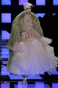 332236150_ChristianDior2003HauteCouture276.thumb.jpg.f5160e0e9aed6bbd8aa9bd26d91db7ff.jpg