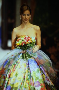 38982305_dior-hc-ss-92(1).thumb.jpg.a129308af8babd63e52874ce9b8fbeb4.jpg
