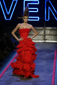 405531268_Givenchy2002HauteCouture144.thumb.jpg.2c4e6f18bfdd7e8d540d1268558ddc0f.jpg