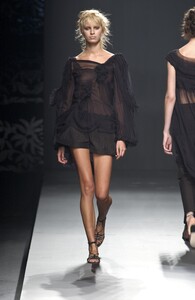 408762767_AlbertaFerretti2002WomenRTW4.thumb.jpg.dc12e8572a5b9c828e62483c8f1abefd.jpg