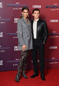 Zendaya+Coleman+Spiderman+No+Way+Home+Photocall+qGdTkAv_YIGx.jpeg