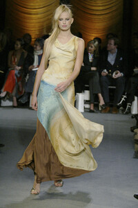 435657875_ZacPosen2003WomenRTW22.thumb.jpg.5e01b9df5c8b5037cda374be98d765e4.jpg