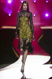 442334924_GianniVersace2002HauteCouture83.thumb.jpg.961723e015ff2b50f123e1cb1fd16938.jpg