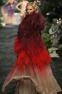 445479094_ChristianDior2005HauteCouture53.thumb.jpg.868b606c189c52298a96b6c3a1a97d54.jpg