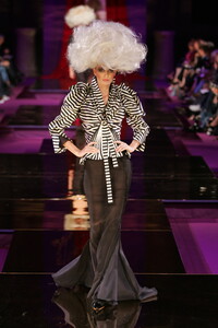 448832955_ChristianLacroix2004HauteCouture192.thumb.jpg.41835fcb01cac6f0bddfaf5722490471.jpg