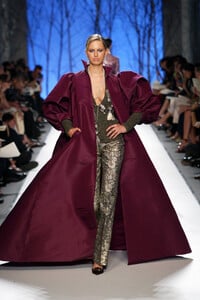 463114222_Balmain2002HauteCouture65.thumb.jpg.751905cff943c0a1f4075a69434b0a65.jpg