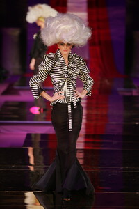483612848_ChristianLacroix2004HauteCouture191.thumb.jpg.c130eda191b538efee76fd436ee6373b.jpg