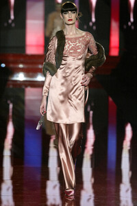 483664160_Valentino2003HauteCouture282.thumb.jpg.3df5ba029ba0ec0419681e380f8ce0eb.jpg