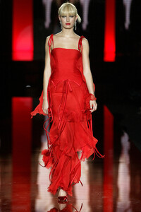 488459155_Valentino2003HauteCouture411.thumb.jpg.c352ee230f180d17cff48e3a6812b0a5.jpg